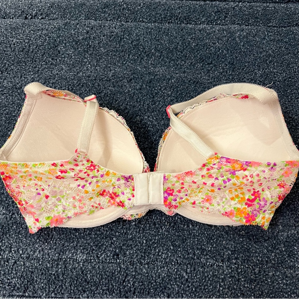 Victoria’s Secret bra - Picture 5 of 9